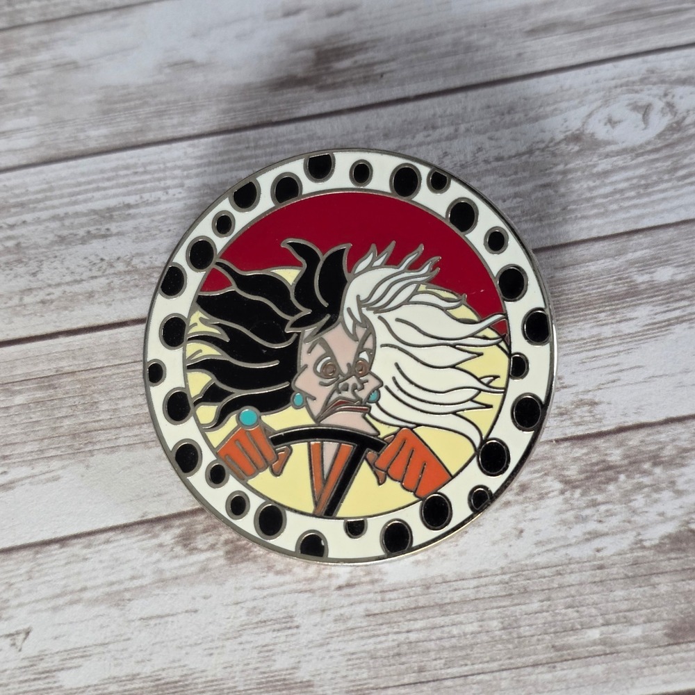 Disney Cruella De Vil Driving Pin 101 Dalmatians Villains in Frames 2015